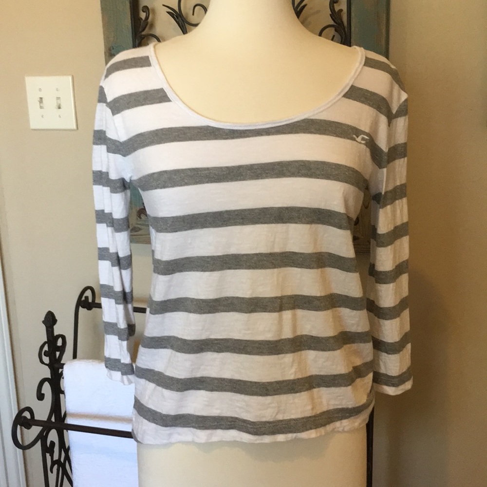 Hollister womens 3/4 sleeve shirt.